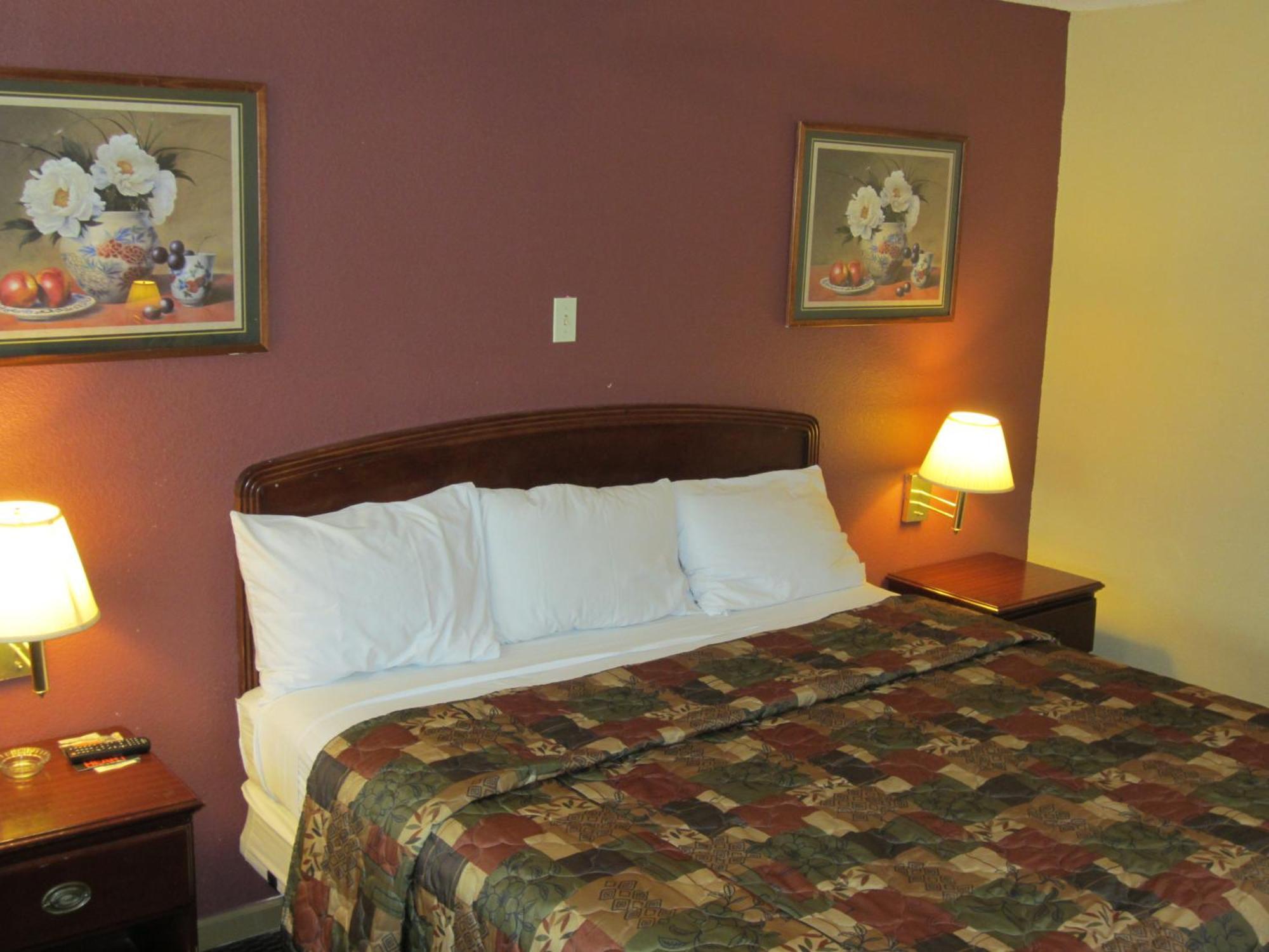 First Western Inn - Fairmont City Bagian luar foto