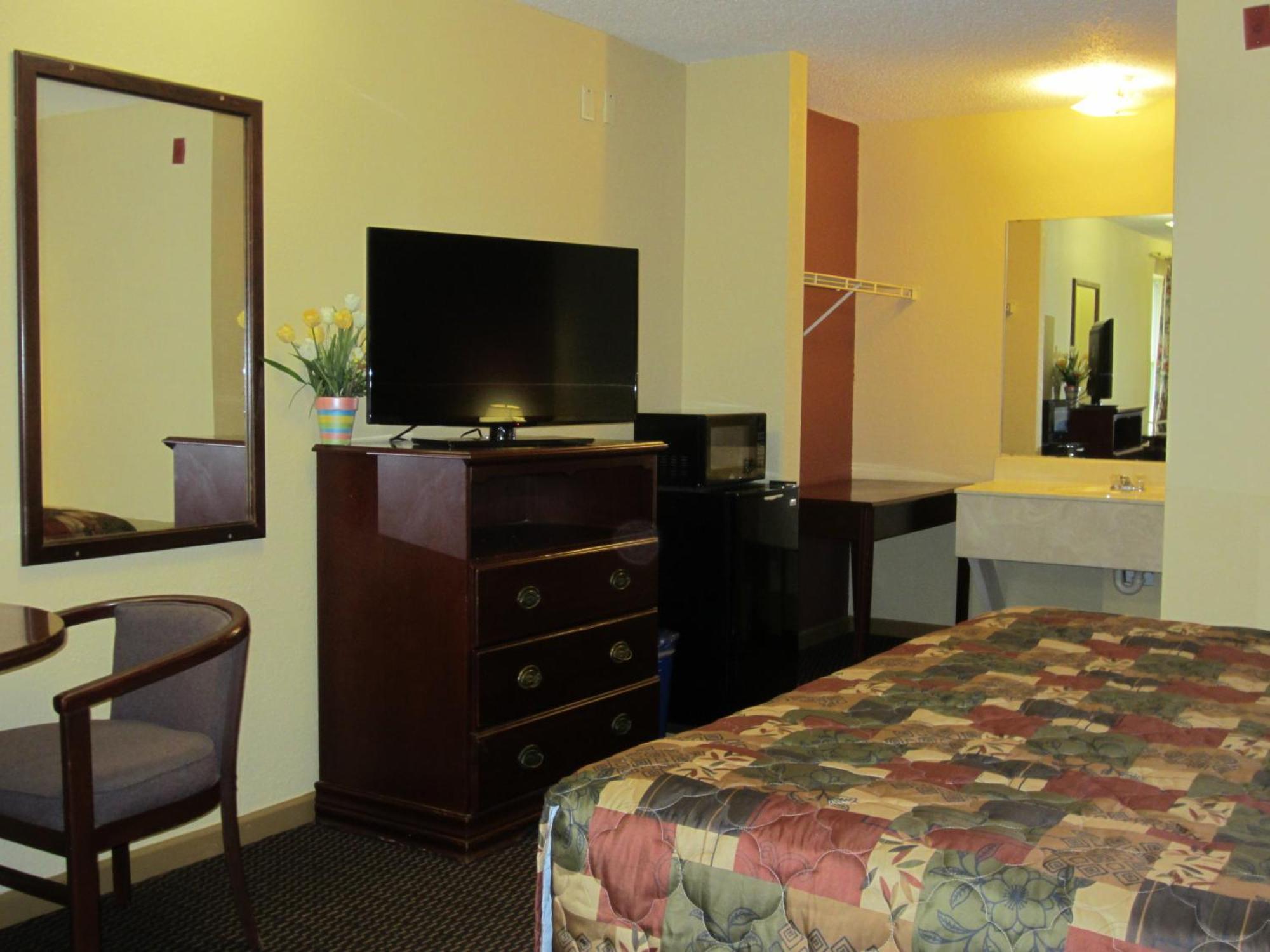 First Western Inn - Fairmont City Bagian luar foto