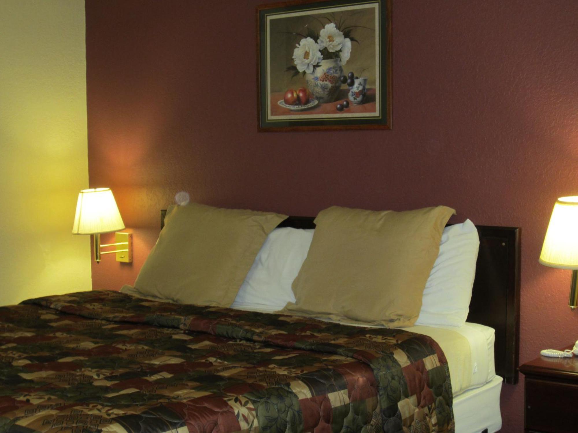 First Western Inn - Fairmont City Bagian luar foto