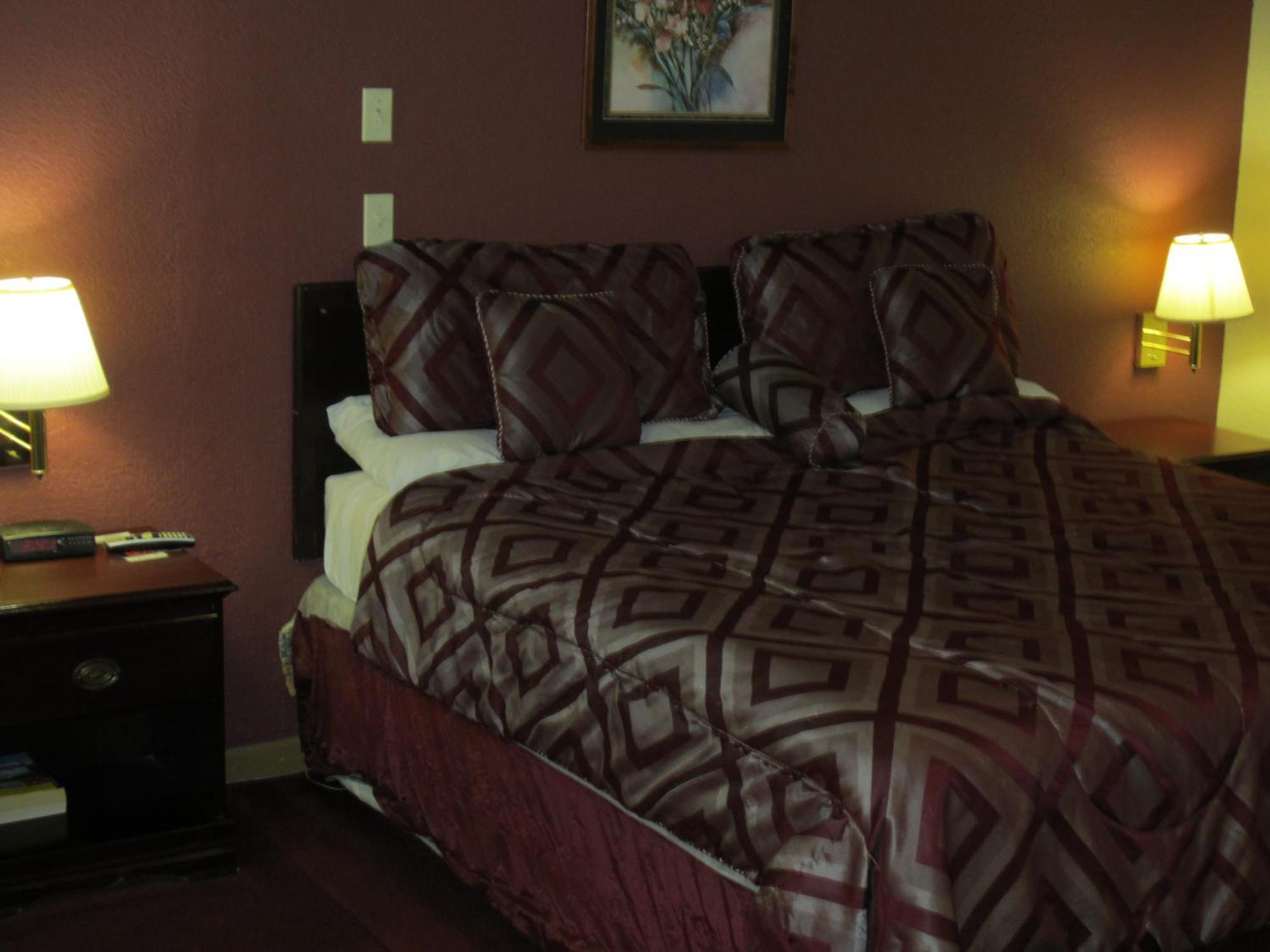 First Western Inn - Fairmont City Bagian luar foto