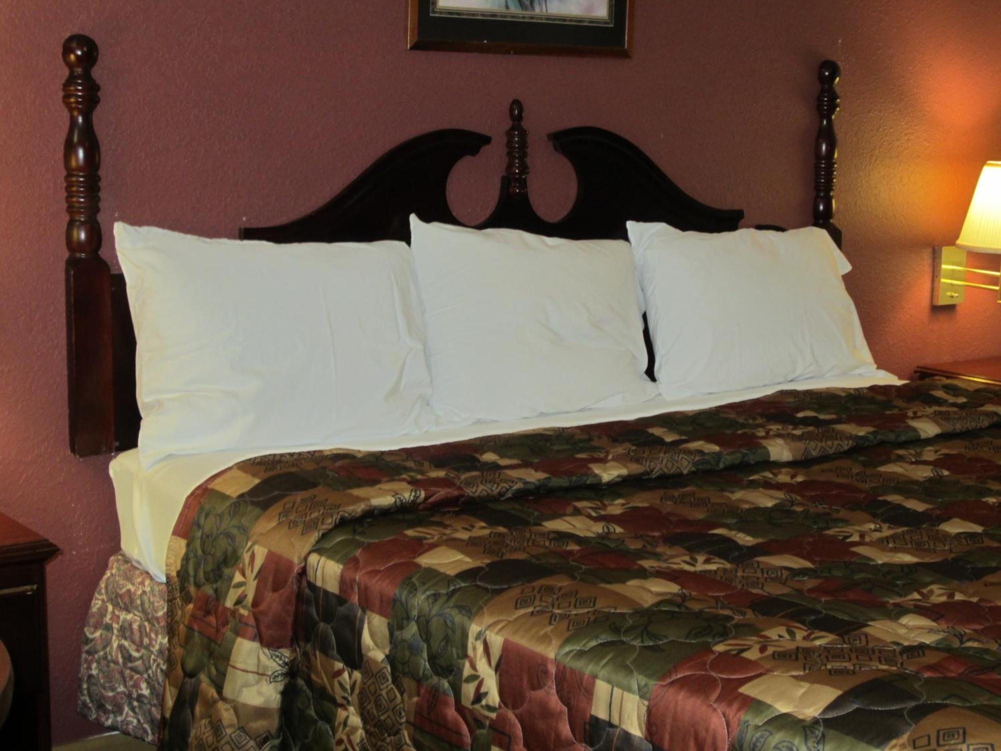 First Western Inn - Fairmont City Bagian luar foto