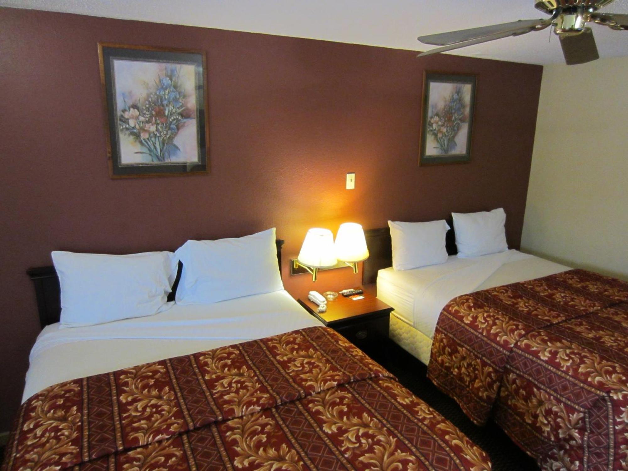 First Western Inn - Fairmont City Bagian luar foto