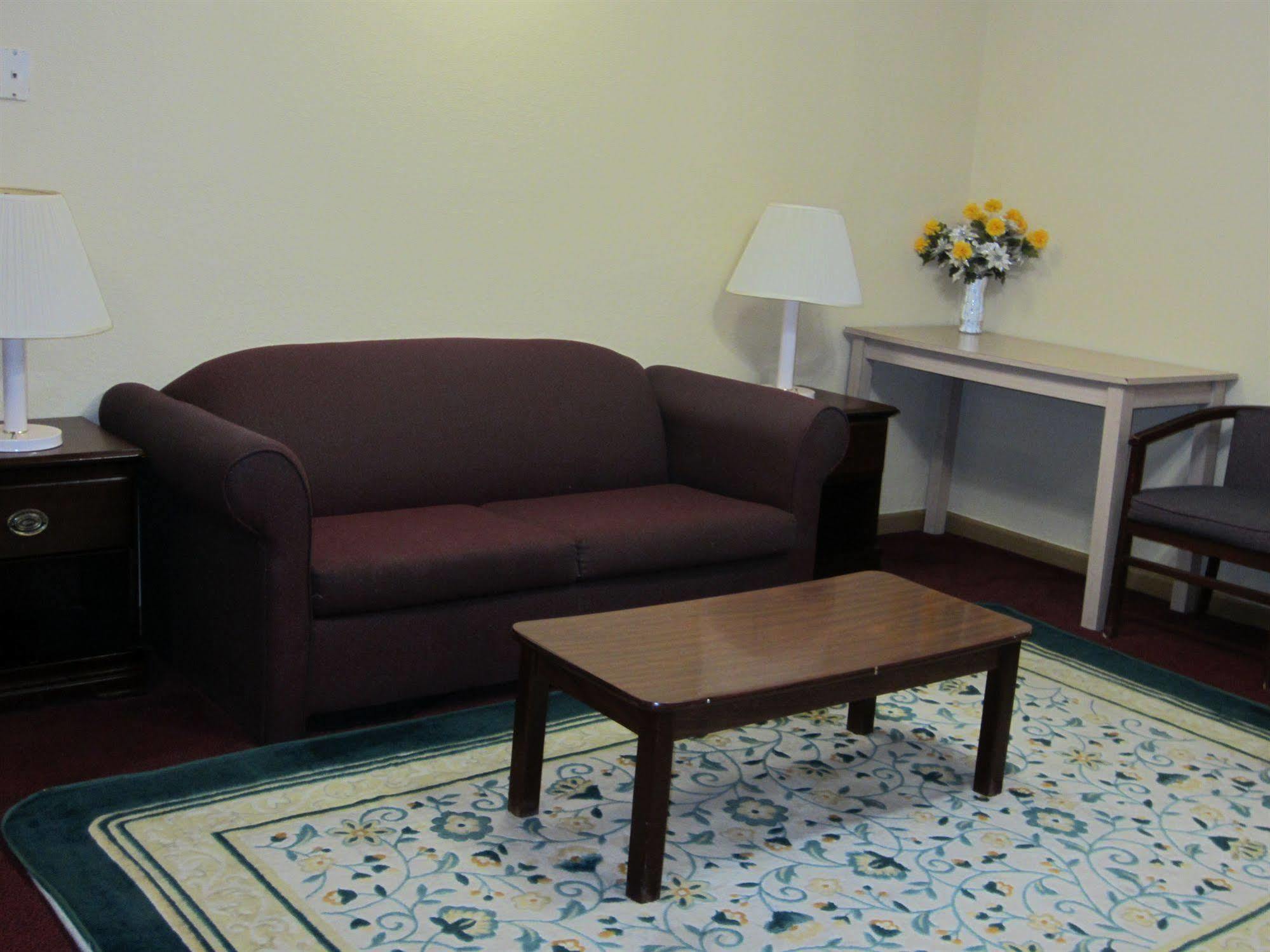 First Western Inn - Fairmont City Bagian luar foto