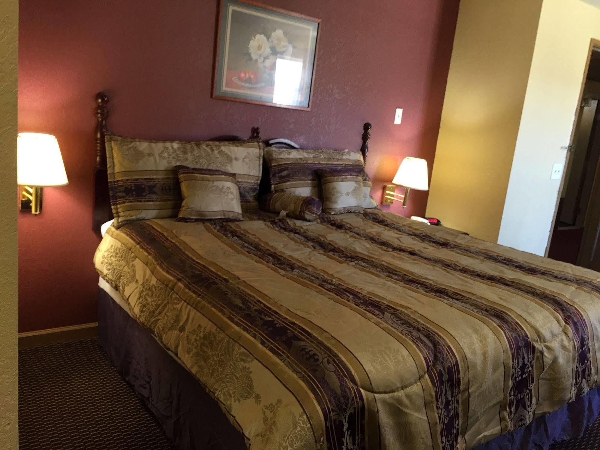 First Western Inn - Fairmont City Bagian luar foto