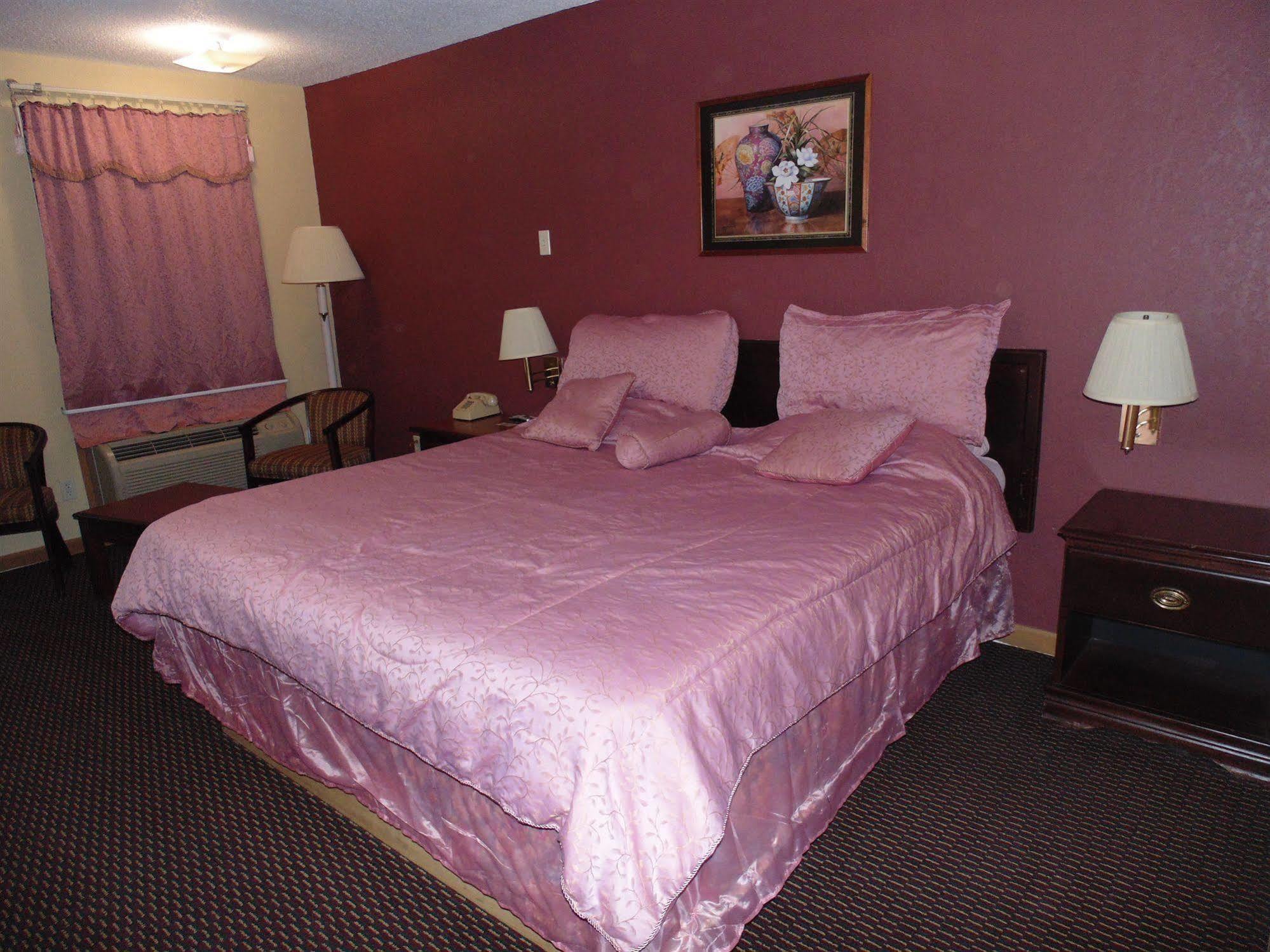 First Western Inn - Fairmont City Bagian luar foto